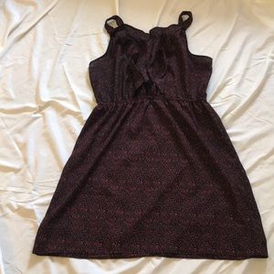 Stylish knee length sleeveless dress